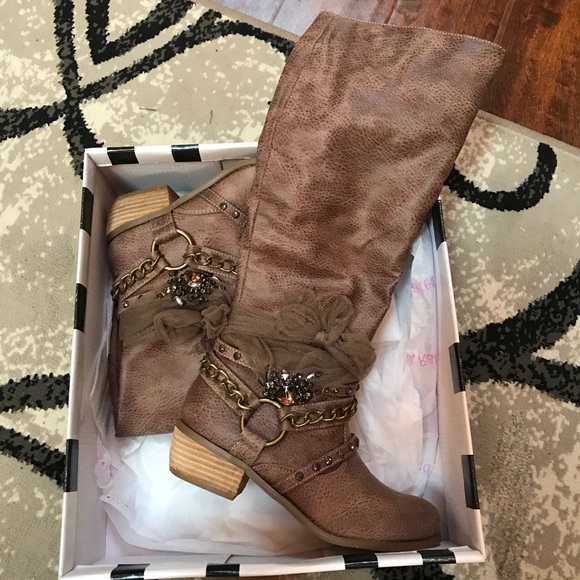 Boots - Picture 2 of 2